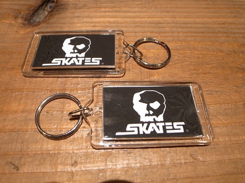 SKULLSKATES/スカルスケーツ/80'SスタイルHORSEロゴ プラスチック製キーホルダー
