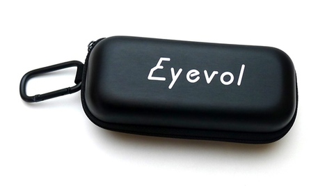 【Eyevol のカラビナ付きケース】Eyevol（アイヴォル）　ZIP SOFT CASE WHITE LOGO（ホワイトロゴ）