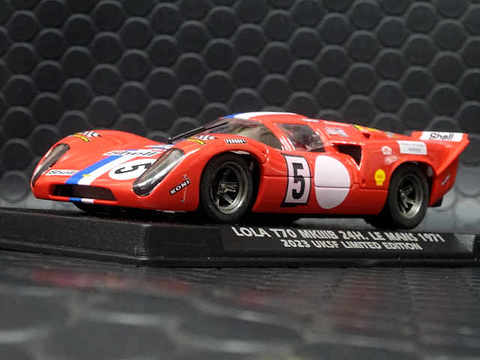 FLYポルシェ908栄光のルマン撮影用カメラ搭載車 1/32スロットカー