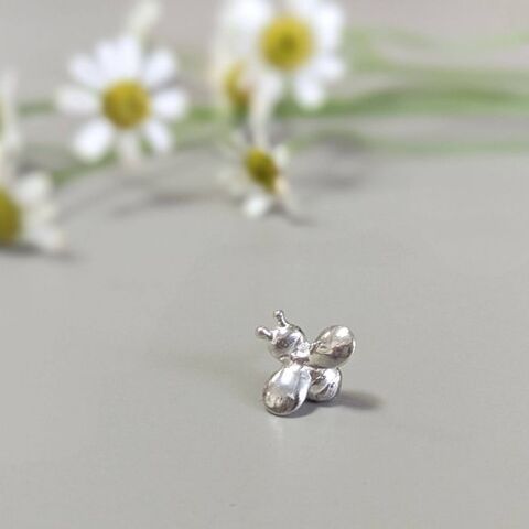 小さな昆虫ピアス　*女王バチ*  ※片耳売り（シルバー：ピアス・ノンホールピアス）