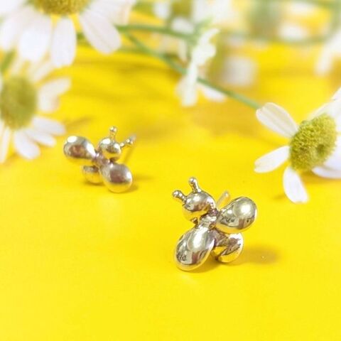 小さな昆虫ピアス　*女王バチ*  ※片耳売り（真鍮：ピアス・ノンホールピアス）