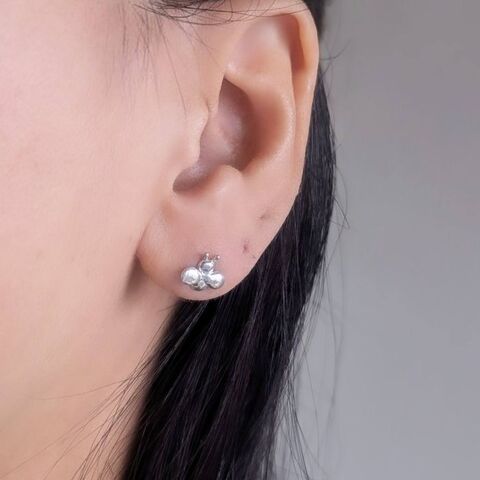 小さな昆虫ピアス　*みつばち*  ※片耳売り（シルバー：ピアス・ノンホールピアス）