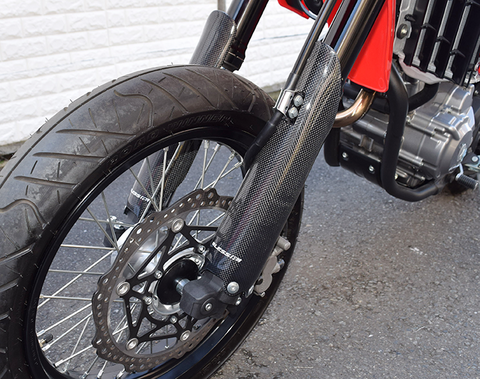 【CRF250M】カーボン・フロントフォークガードカバー（クリア塗装済み品）
