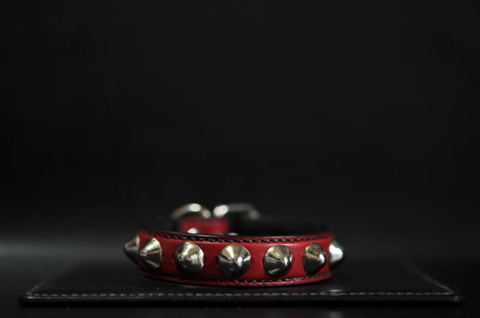 [Outlet] Conical studs wristband
