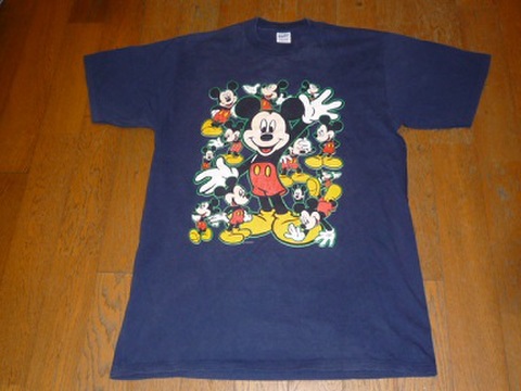 ミッキーマウスのTシャツ