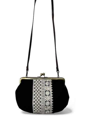 【ショルダー】がま口バッグ　刺繍ブラック（合皮ショルダー紐 長さ調整なし）