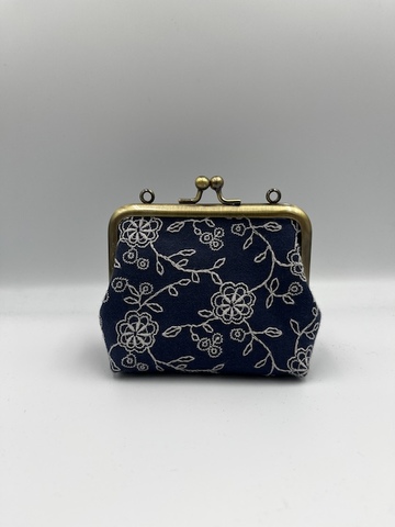スクエアポーチmini　刺繍お花　ブルー