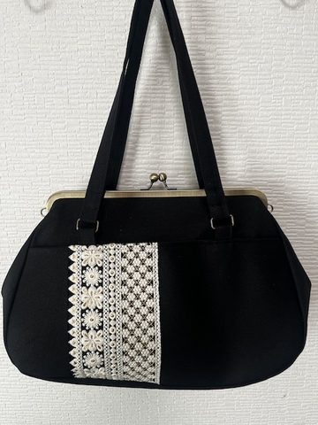 インド刺繍リボンのがま口バッグ　小花ブラック　
