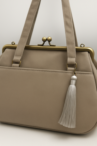 バッグチャーム　フリンジ　グレージュ