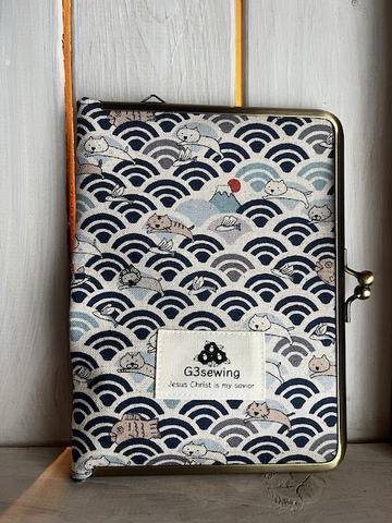 お薬手帳  青海波猫と鯛焼き　ネイビー