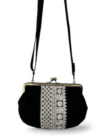 【ショルダー】がま口バッグ　刺繍ブラック（共布ショルダー紐）