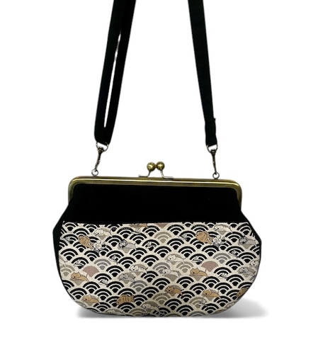 【ショルダー】がま口バッグ　猫と鯛焼き　ブラック