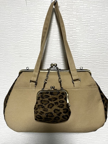 ラメ入り豹柄セット ベージュ（がま口バッグ&miniスクエアポーチ）