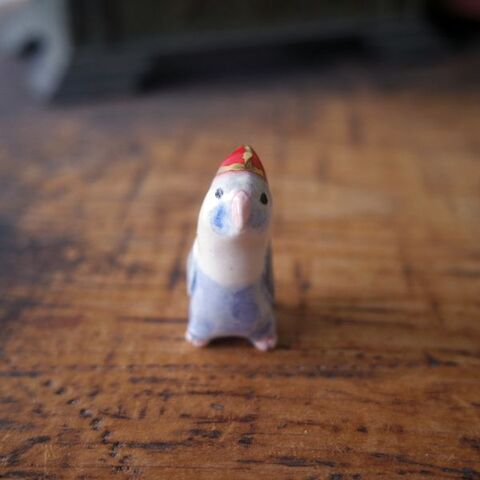 つぐみ製陶所　フェーヴ（ウロコインコ）