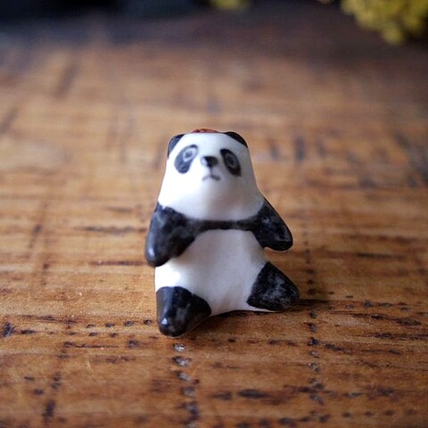 つぐみ製陶所　フェーヴ（パンダおすわり）
