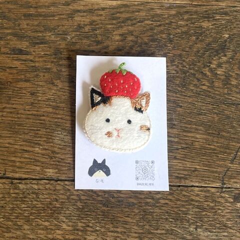 なぞ「ねこ」ブローチ