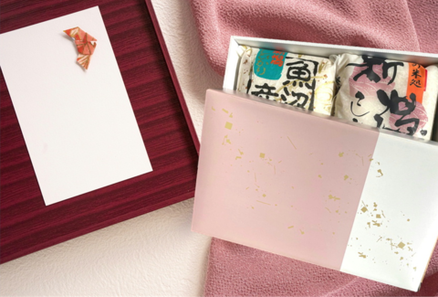 7年魚沼産・岩船産コシヒカリ精米2㎏1袋ずつ　化粧箱入り