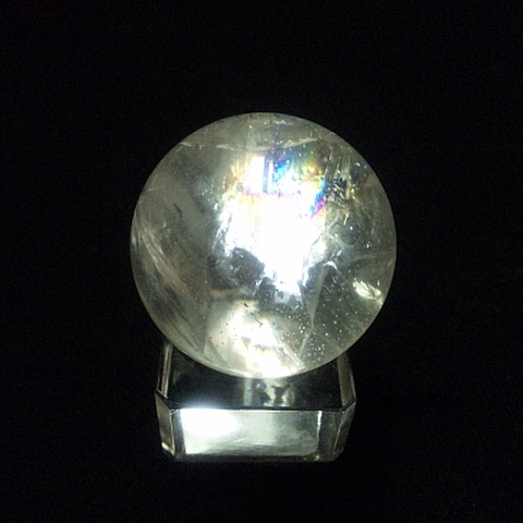 レインボー入り透明水晶玉37mm