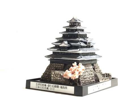 完成品■会津若松城・蒲生氏郷期　 城コレ　ケース付き　サイズ(W113×D92×H113mm) 日本の城　お城のジオラマ模型　プラモデル　城郭模型 お城コレクション　城コレ