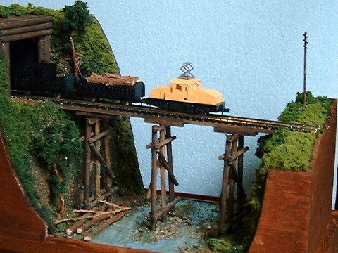 ミニらま １８－２　森林鉄道１．丸太の橋とトンネルのある情景