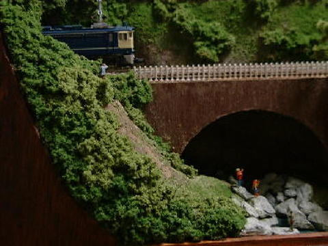 ミニらま５　渓谷とア－チ橋、トンネルのあるロ－カル線情景