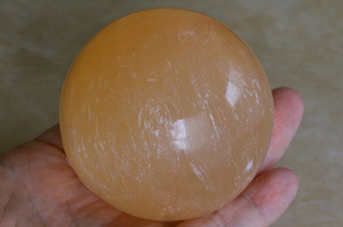 高波動！高品質キャッツアイ・オレンジセレナイト71mm丸玉・台座付き【高品質・高波動・希少】