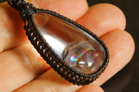 最高品質！レインボー水晶ペンダント【最高品質・超透明・光沢・レインボー・激レア】