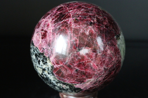 極上レッド！ビッグサイズ78mm！ロシア産ユーディアライト丸玉【最高品質・光沢・激レア】