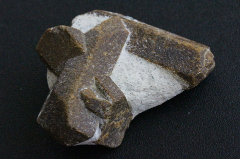 ソウルメイトの石！ロシア産スタウロライト（十字石）64.3g【高品質・希少】