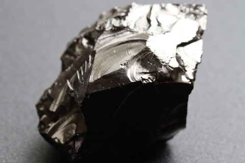 ビッグサイズ！最高品質エリートシュンガイト原石111.6g【最高品質・光沢・激レア】