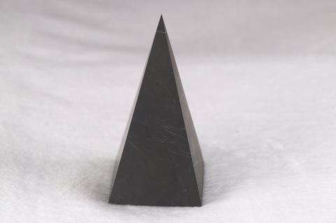 浄化・電磁波対策用！シュンガイト・ハイピラミッド100mm【最高品質・光沢・希少】