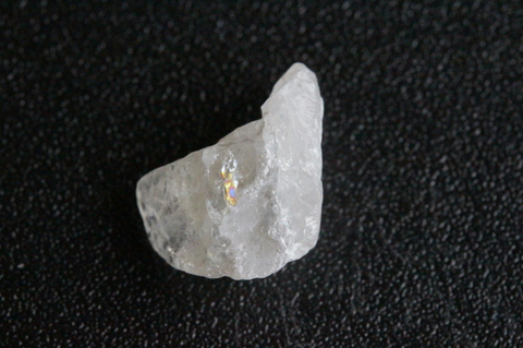 極上！まるごと真っ白5.4ct！超高波動ロシア産フェナカイト原石【最高品質・超透明・超光沢・レインボー・超激レア】