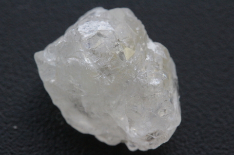 極上！超透明22.5ct！まるごとガラス光沢！超高波動ロシア産フェナカイト原石【最高品質・超透明・超光沢・レインボー・超激レア】