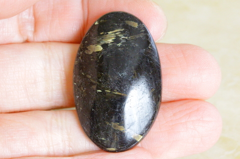 高波動！高品質グリーンランド産ヌーマイト・カボション2【高品質・高波動・光沢・超激レア】