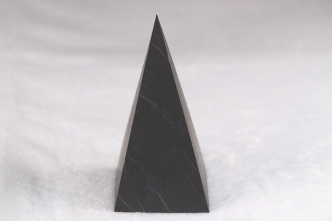 浄化・電磁波対策用！シュンガイト・ハイピラミッド100mm【最高品質・光沢・希少】