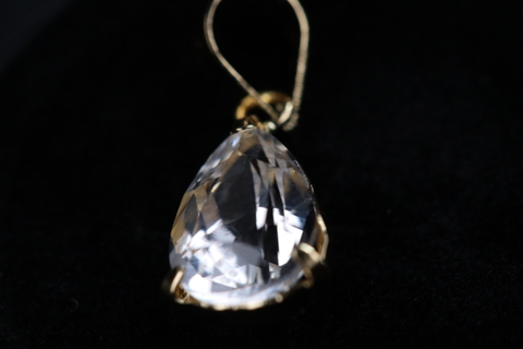超透明 ペアシェイプ1.0ct ロシア産フェナカイト・18Kペンダント