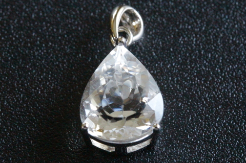 極上宝石！最高品質フェナカイト5.63ct・ペンダント鑑別書付き【最高品質・超高波動・超透明・超光沢・激レア】