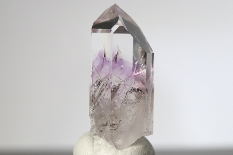 超透明！ライトラベンダー！高波動ブランドバーグ産アメジスト11.7g【最高品質・超透明・超光沢・レインボー・超激レア】