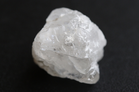 まるごとホワイト ロシア産フェナカイト原石 81.7ct