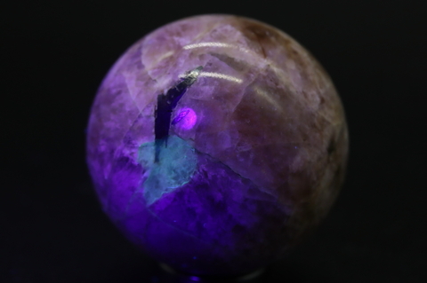 超激レア！蛍光色！ロシア産ウッシンジャイト41mm丸玉【最高品質・光沢・超激レア】