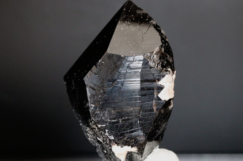 極上真っ黒！レコードキーパー！高波動チベット産モリオン原石218g【最高品質・超光沢・レコードキーパー・激レア】