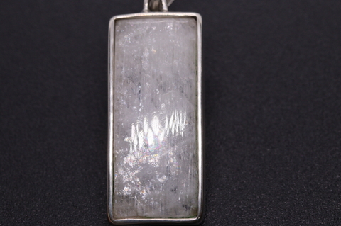 虹入り！ロシア産ベロモライト・ムーンストーン・シルバーペンダント【最高品質・高波動・光沢・激レア】