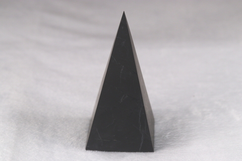 浄化・電磁波対策用！シュンガイト・ハイピラミッド100mm【最高品質・光沢・希少】