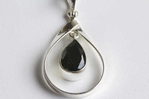 [STARBORN]極上2.1ct！高波動モルダバイト・ペンダント【最高品質・透明・光沢・超激レア】