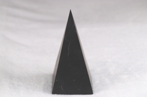 浄化・電磁波対策用！シュンガイト・ハイピラミッド100mm【最高品質・光沢・希少】