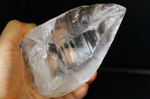 ビッグサイズ710g！超透明マスタークリスタル！高波動ウラル産レムリアン水晶【最高品質・高波動・超透明・超光沢・レインボー・レコードキーパー・超激レア】