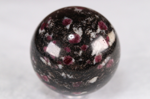 激レア！ロシア産アルマンディンガーネット丸玉53mm【最高品質・光沢・激レア】