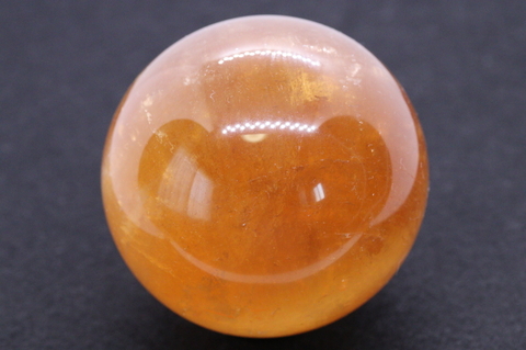 濃厚！メキシコ産ゴールデンカルサイト丸玉66mm【高品質・透明・光沢・レインボー・希少】
