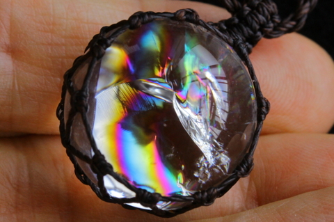 最高品質！レインボー水晶ペンダント83【最高品質・超透明・光沢・レインボー・激レア】