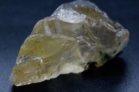 極上究極ピーチカラー！ガラス光沢28.1ct！超高波動ロシア産フェナカイト原石【最高品質・超透明・超光沢・レインボー・超激レア】